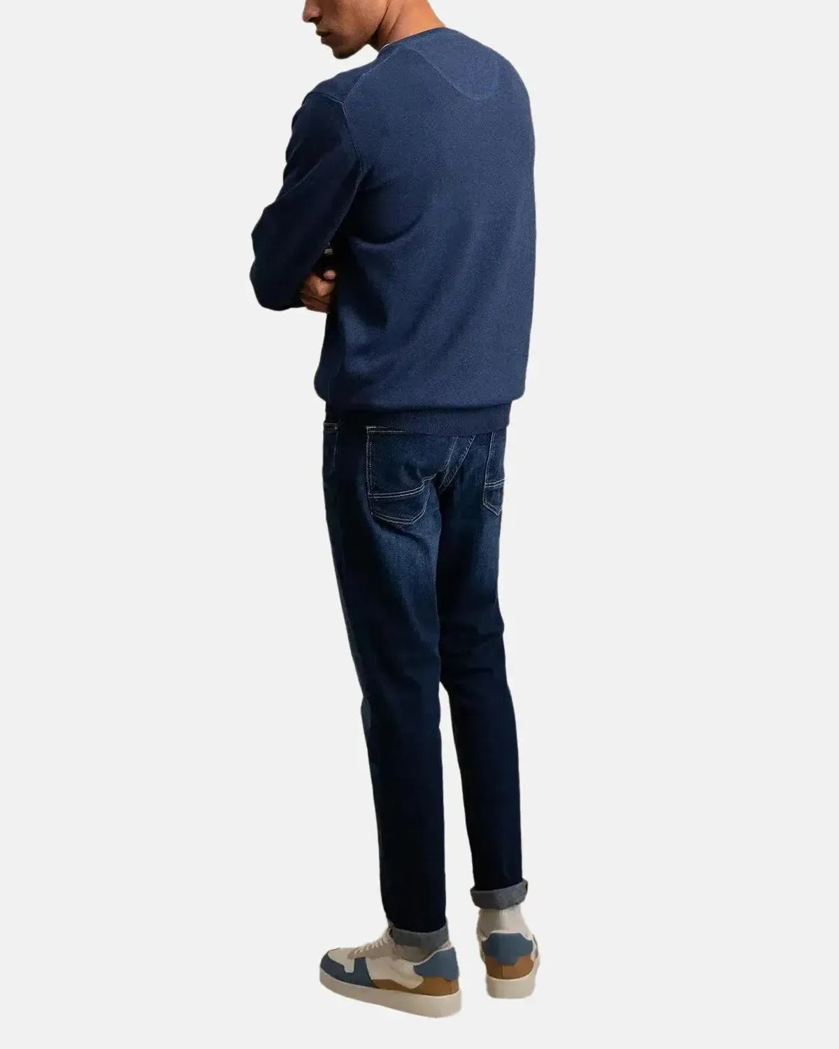 FYNCH-HATTON-FYNCH-HATTON FINE KNIT V-NECK COTTON KNIT NIGHT-NORTHERN THREADS DESIGNER MENSWEAR